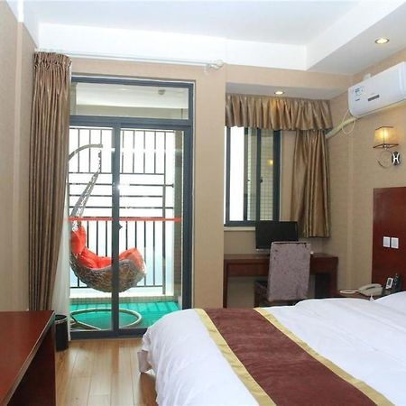 Helun Hotel Chengdu Exterior photo