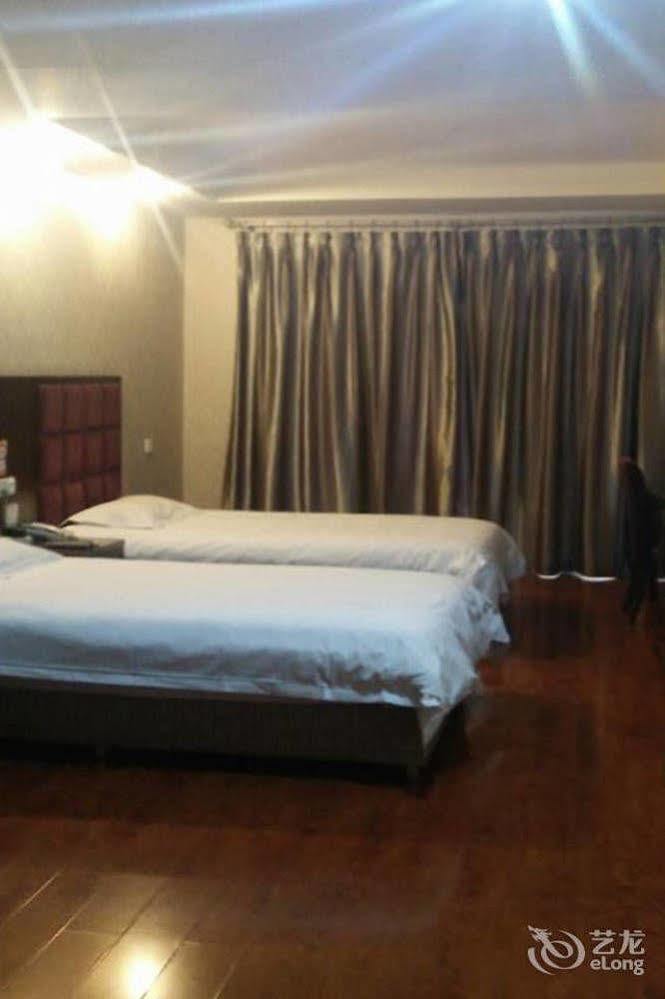 Helun Hotel Chengdu Exterior photo