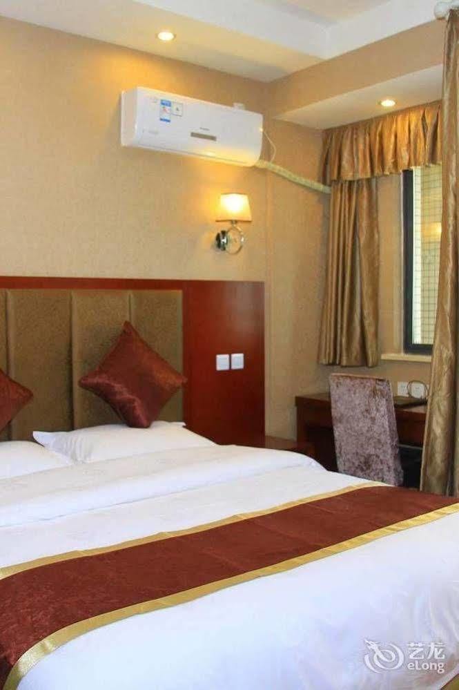 Helun Hotel Chengdu Exterior photo