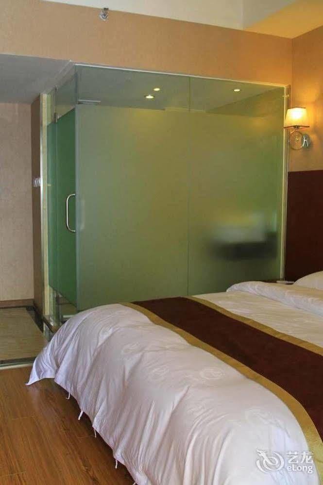 Helun Hotel Chengdu Exterior photo